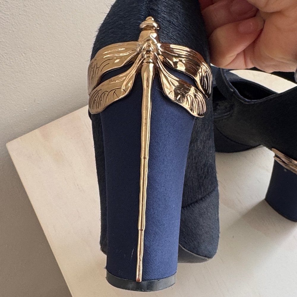 Tory Burch Dragonfly Navy and Gold Women's Heels - Picture 3 of 9
